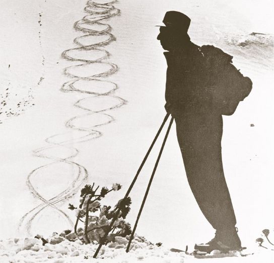 Die ersten Skilehrer Skipiste mit Spuren